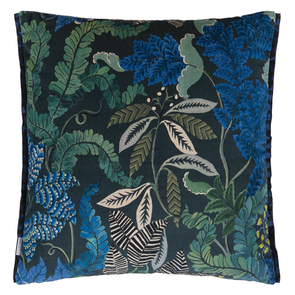 Kissen BROCART DECORATIF VELOURS INDIGO der Marke Designers Guild