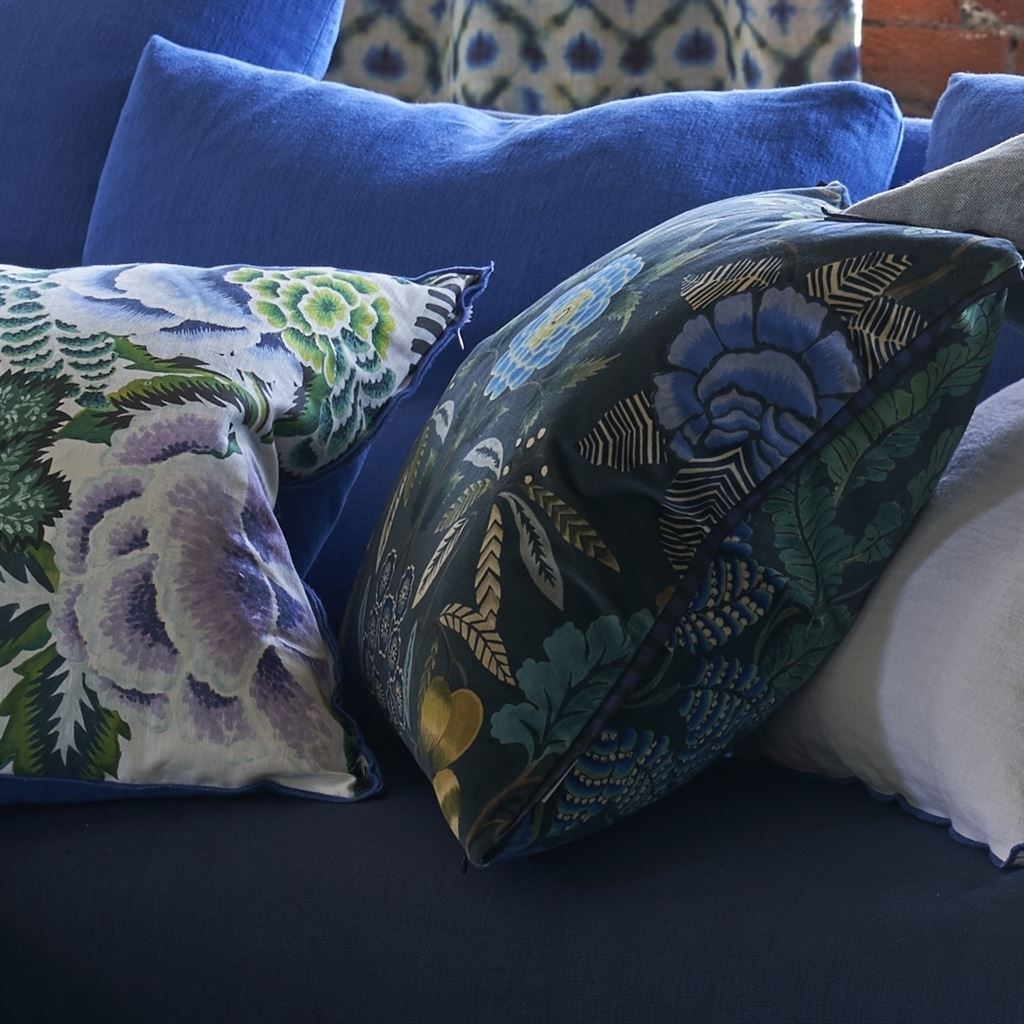 Kissen BROCART DECORATIF VELOURS INDIGO der Marke Designers Guild