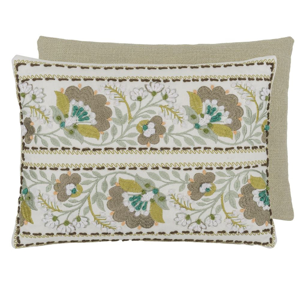 Kissen ENAMEL FLOWER CELADON der Marke Designers Guild