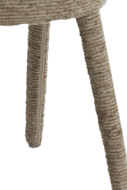 Moderner Armlehnstuhl mit harmonischer Linienführung