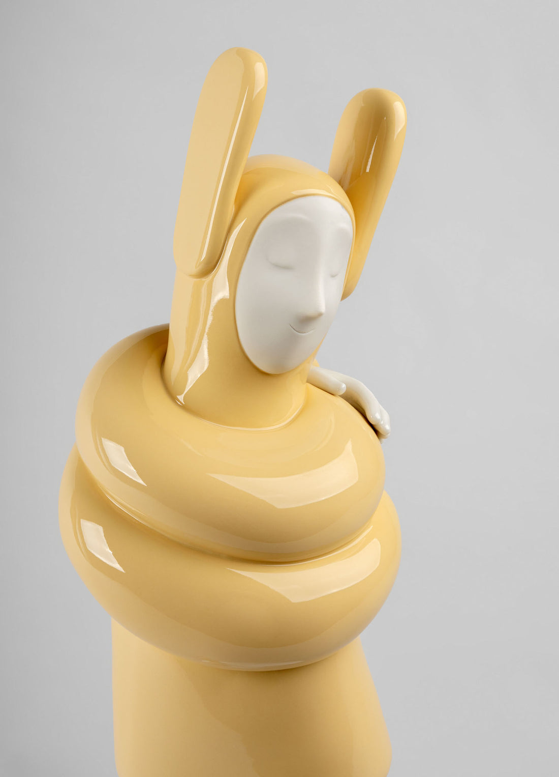 Figur EMBRACED in Gelb von Lladró