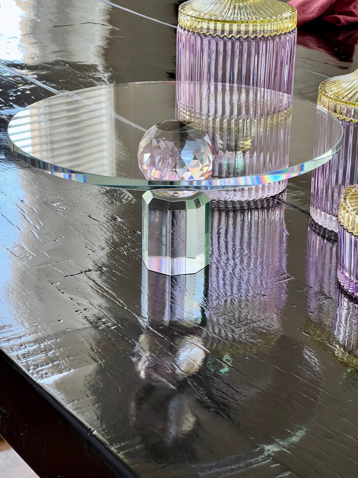 Kuchenplatte aus Kristallglas in minz-gruen und rosa