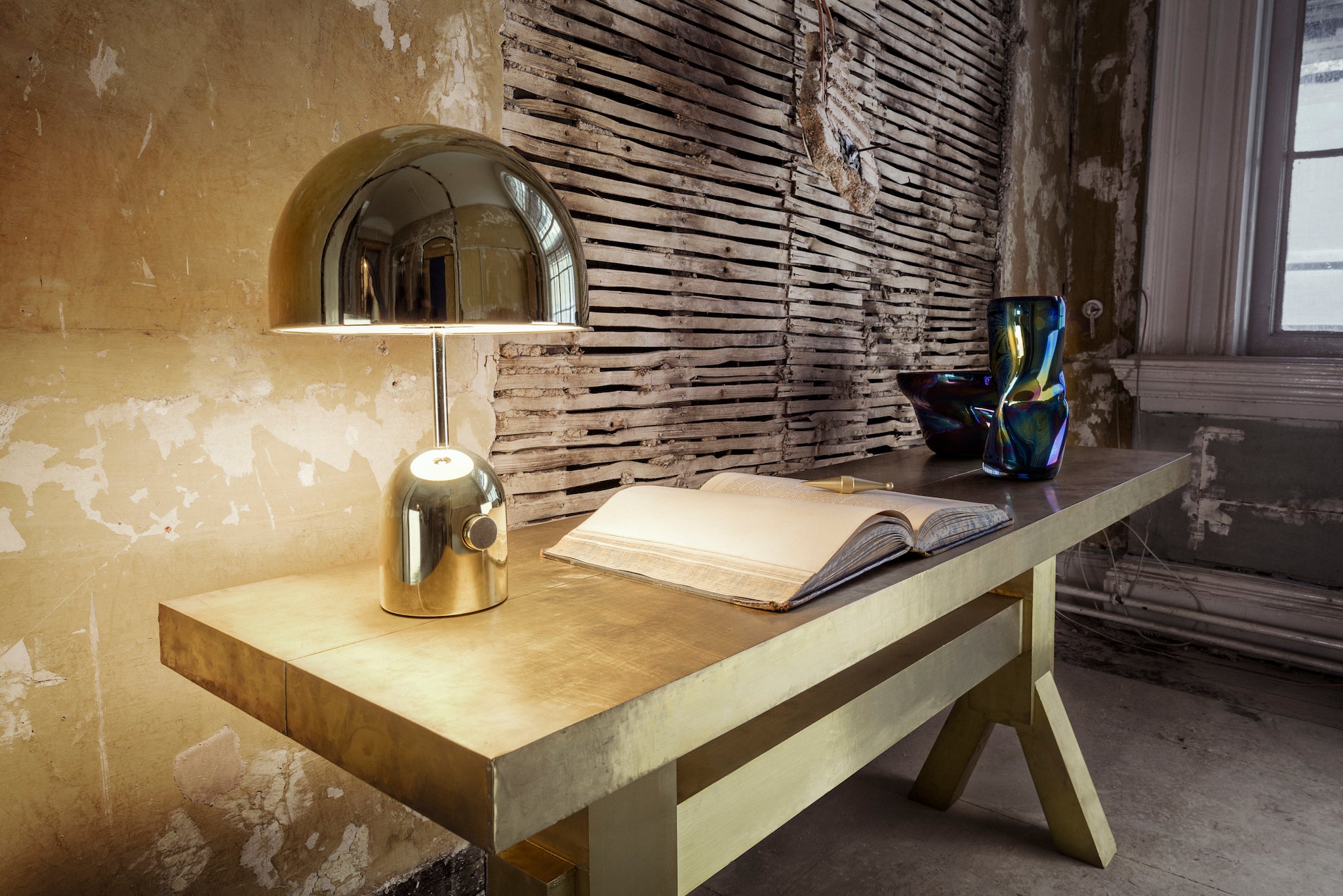 gold polished Tischleuchte von Tom Dixon
