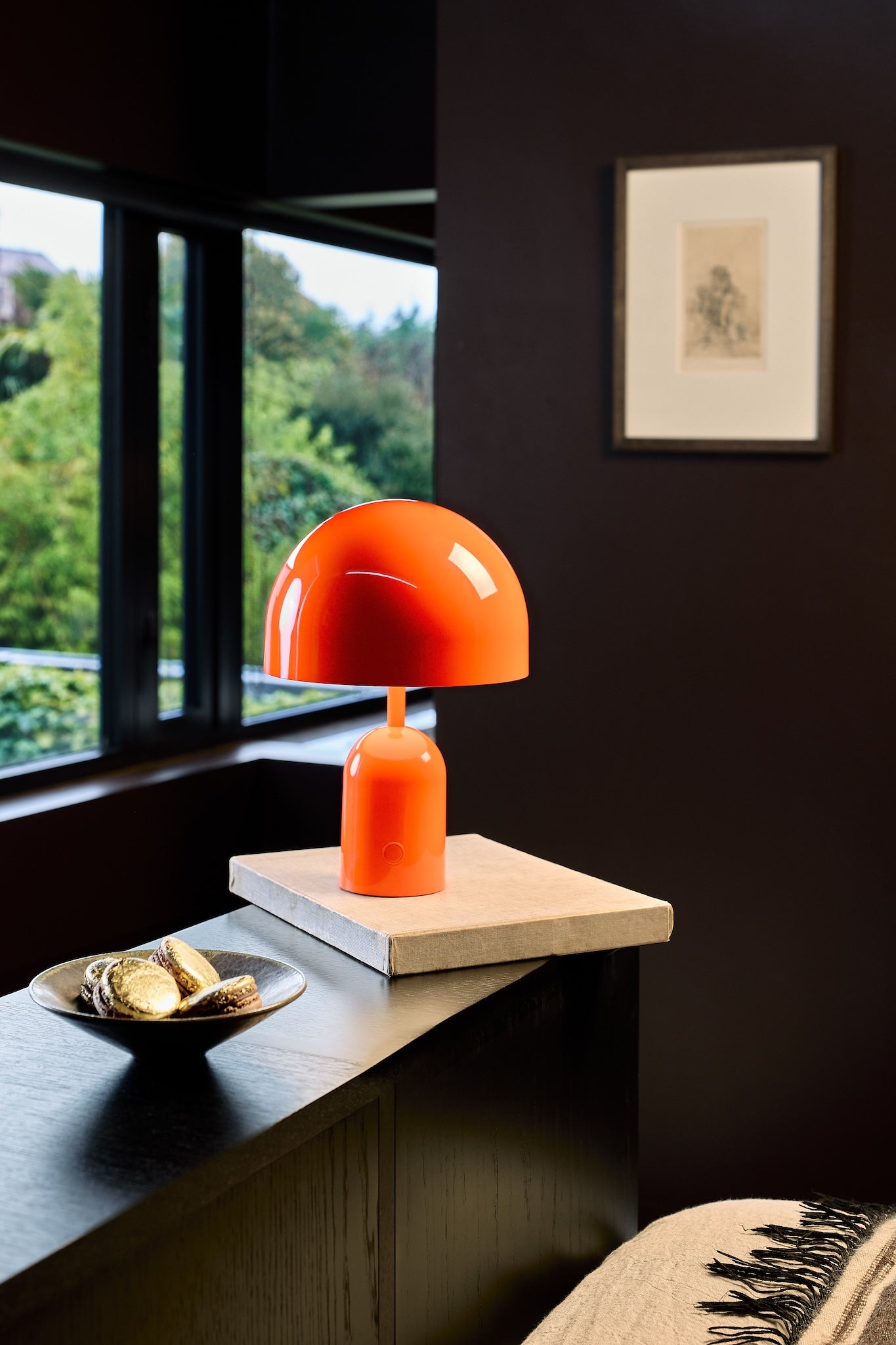 Interior Design Leuchte - Bell Table Light in High-Gloss Fluoro Orange
