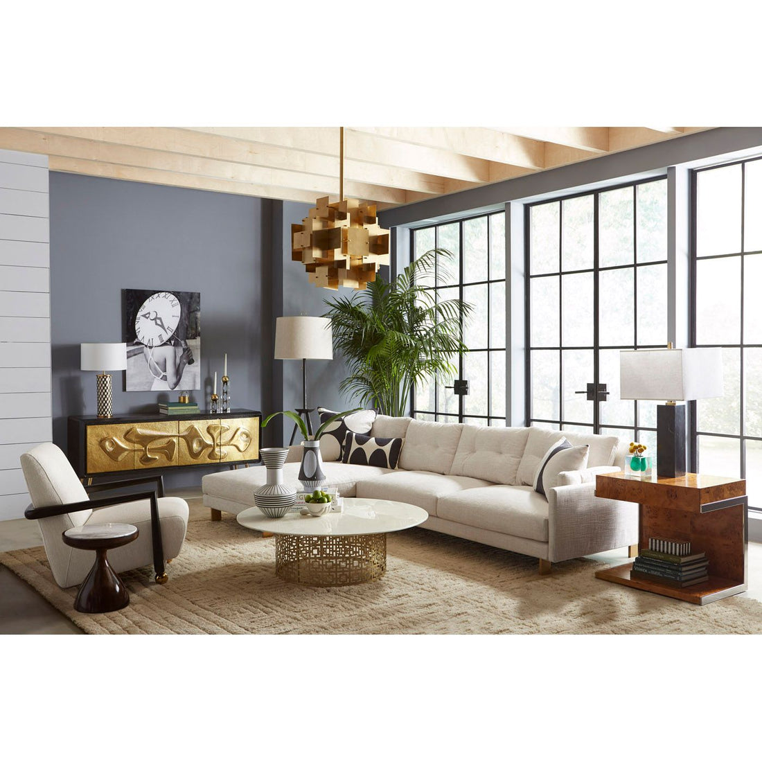 Moderner C-förmiger Beistelltisch mit Edelstahlakzenten