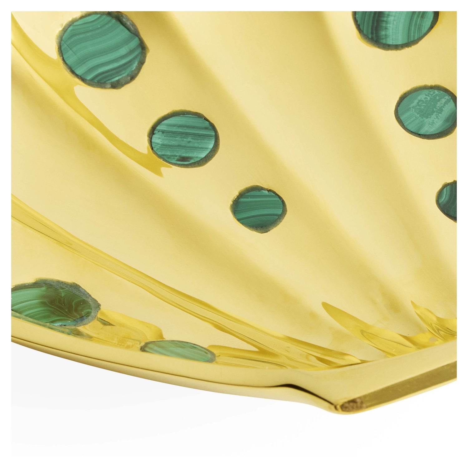 Polierte Messingschale im Muscheldesign als dekoratives Tablett