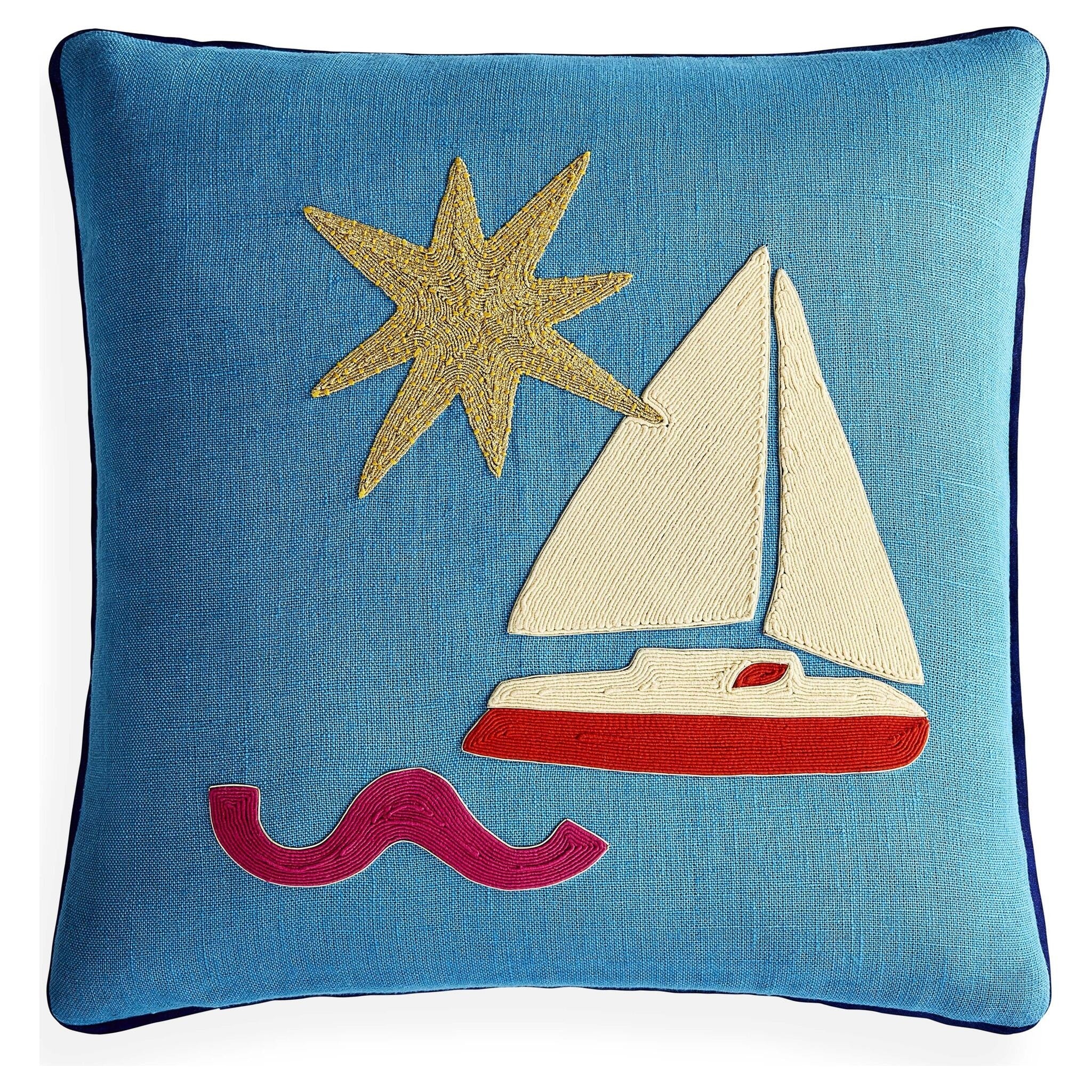 Maritimes Wohnkissen mit Segelboot-Motiv von Jonathan Adler