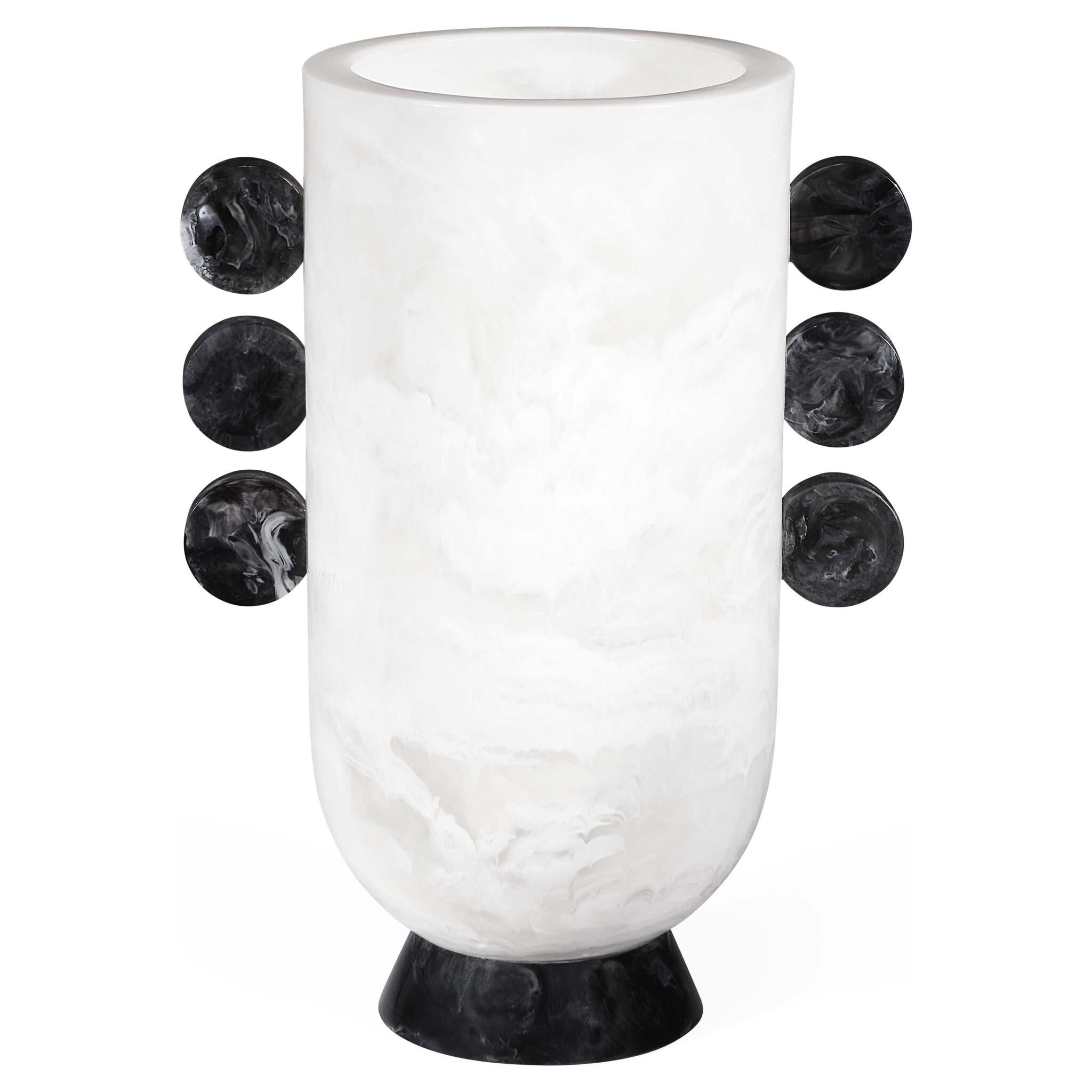Moderne Designvase in Schwarz und Weiß von Jonathan Adler.