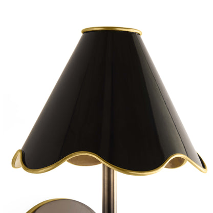 LED-Wandleuchte in Schwarz mit elegantem Ripple-Schirm