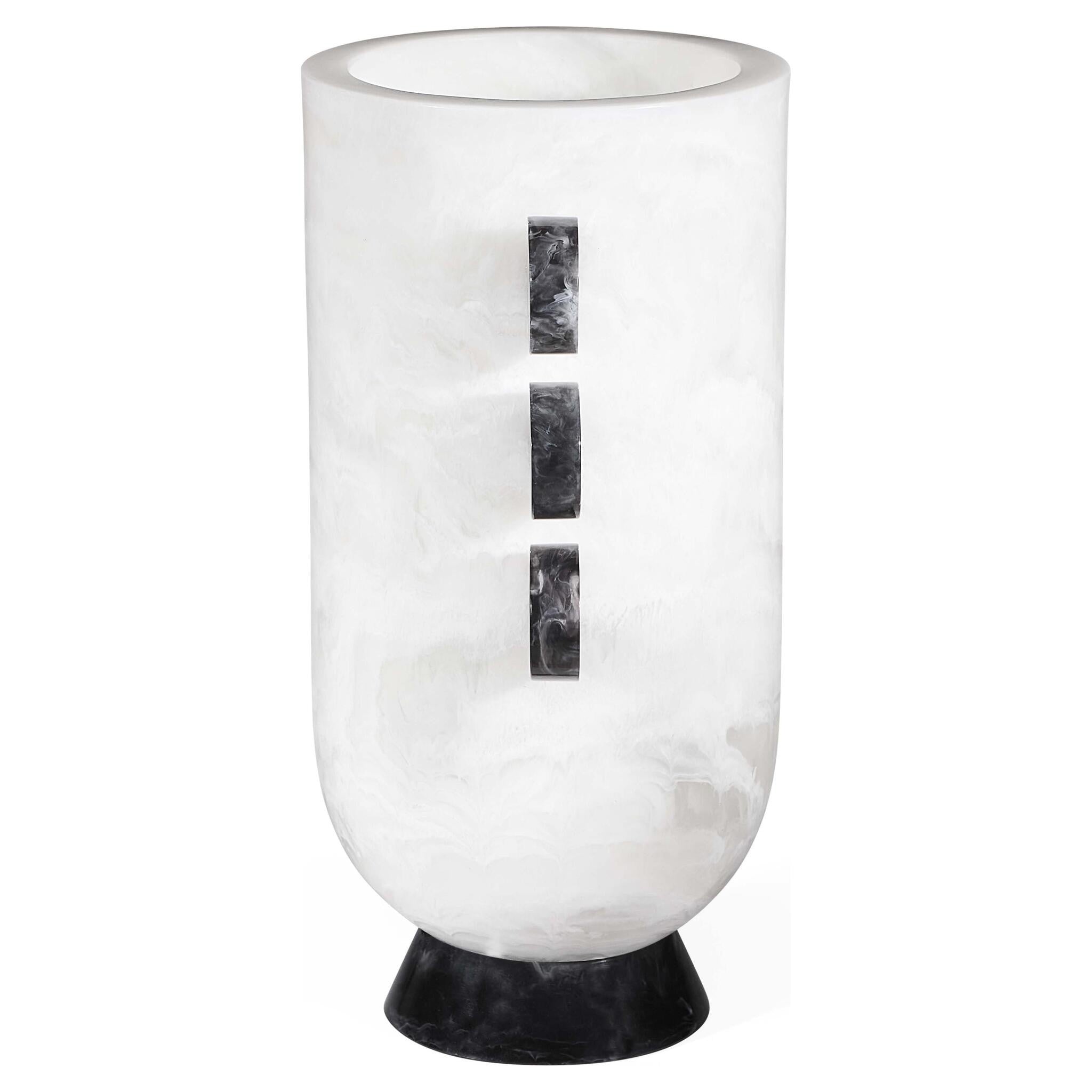 Luxuriöse Interior-Vase mit Kontrastdesign von Jonathan Adler.