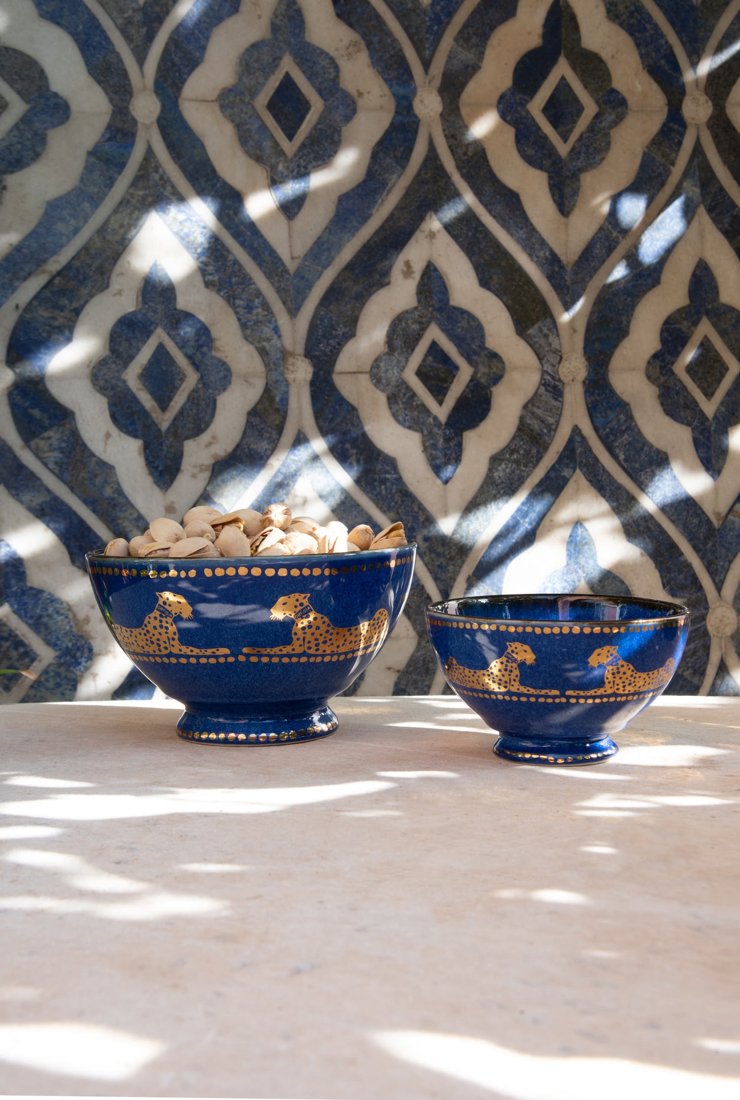 Blau goldene Bowls mit Leoparden