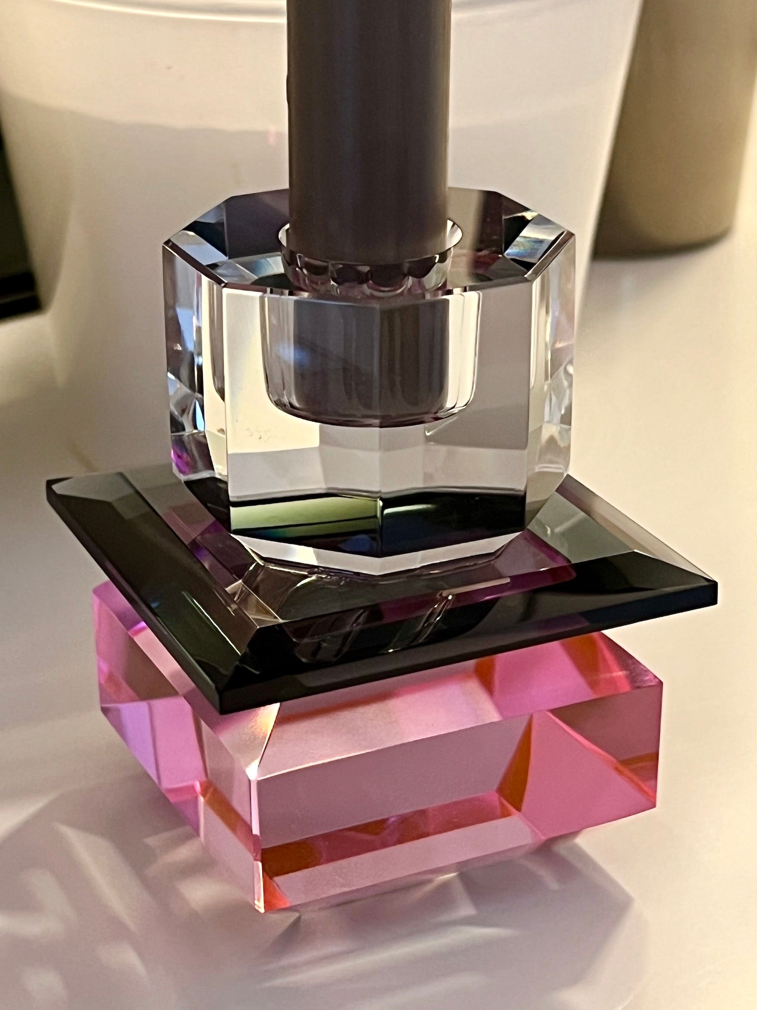 Crystal holder LUMINA in pink/black/clear