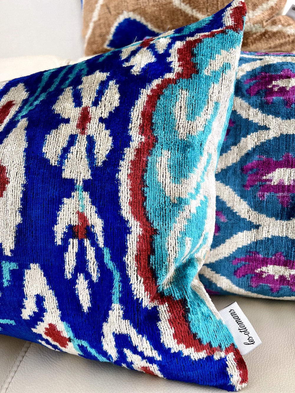 kissen-ikat-seidensamt-blau-mix