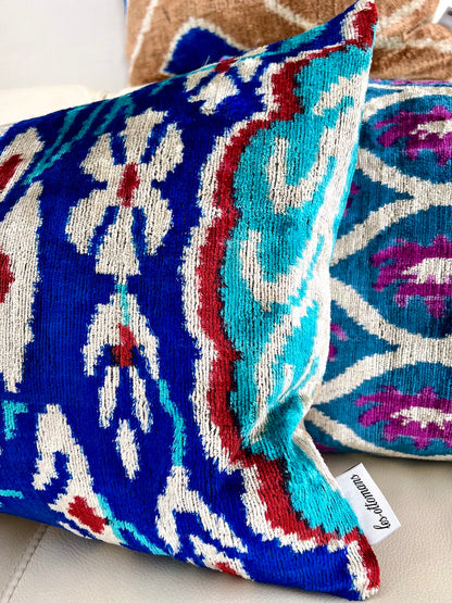 kissen-ikat-seidensamt-blau-mix