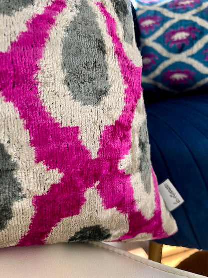 Seidensamt Kissen IKAT in pink-grau