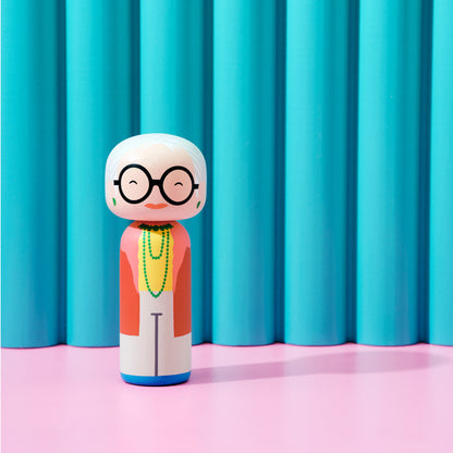 Kokeshi Puppe im modernen Pop-Art Stil inspiriert von Iris Apfel