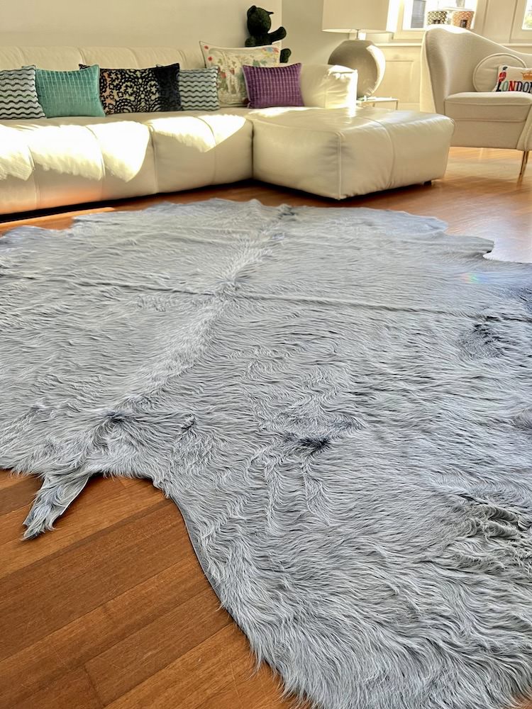 Kuhfell Teppich GLICINE Silber Blau ca. 5 m²