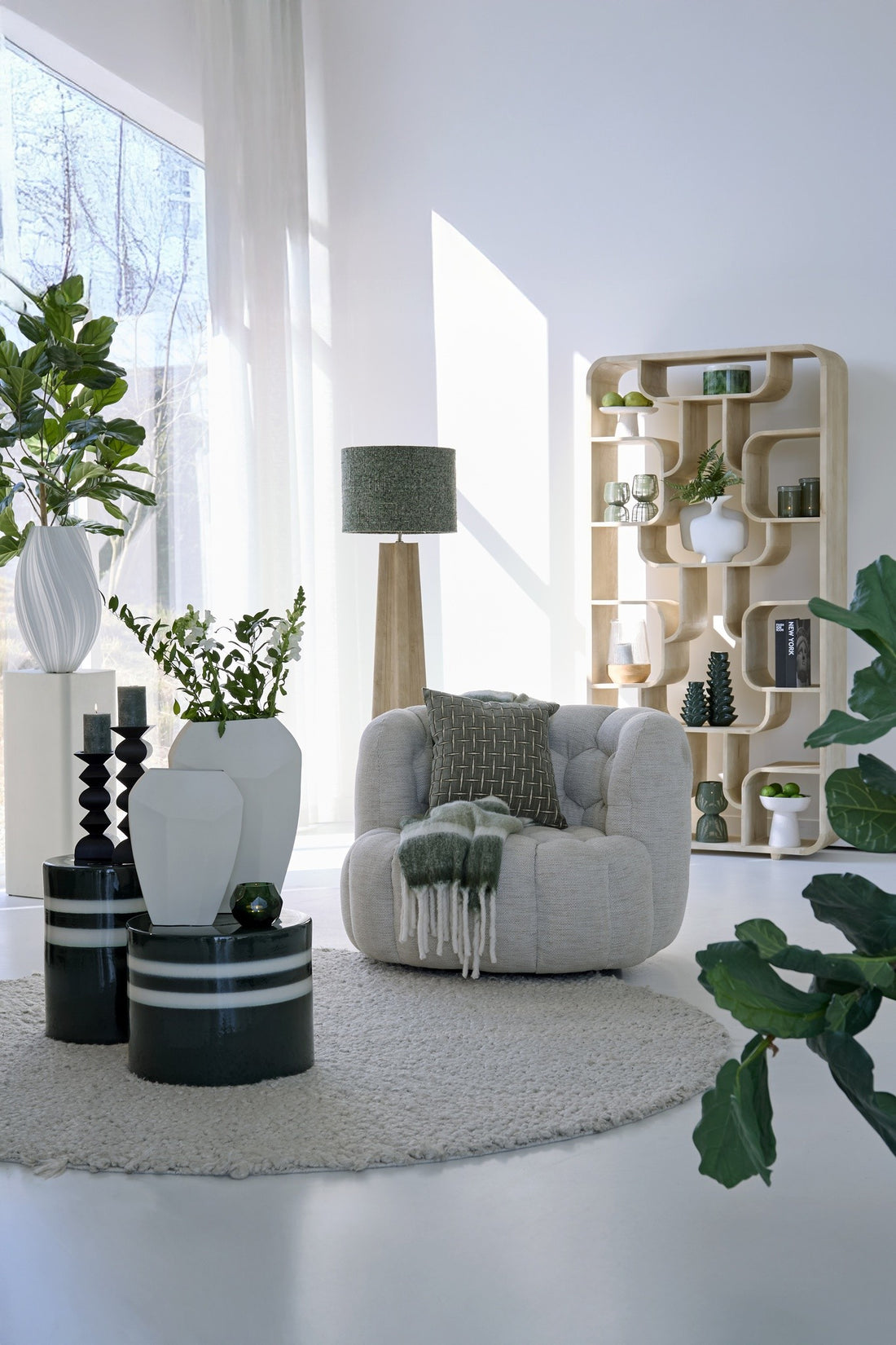 Offenes Regal in matt naturell für Bücher und Dekoobjekte