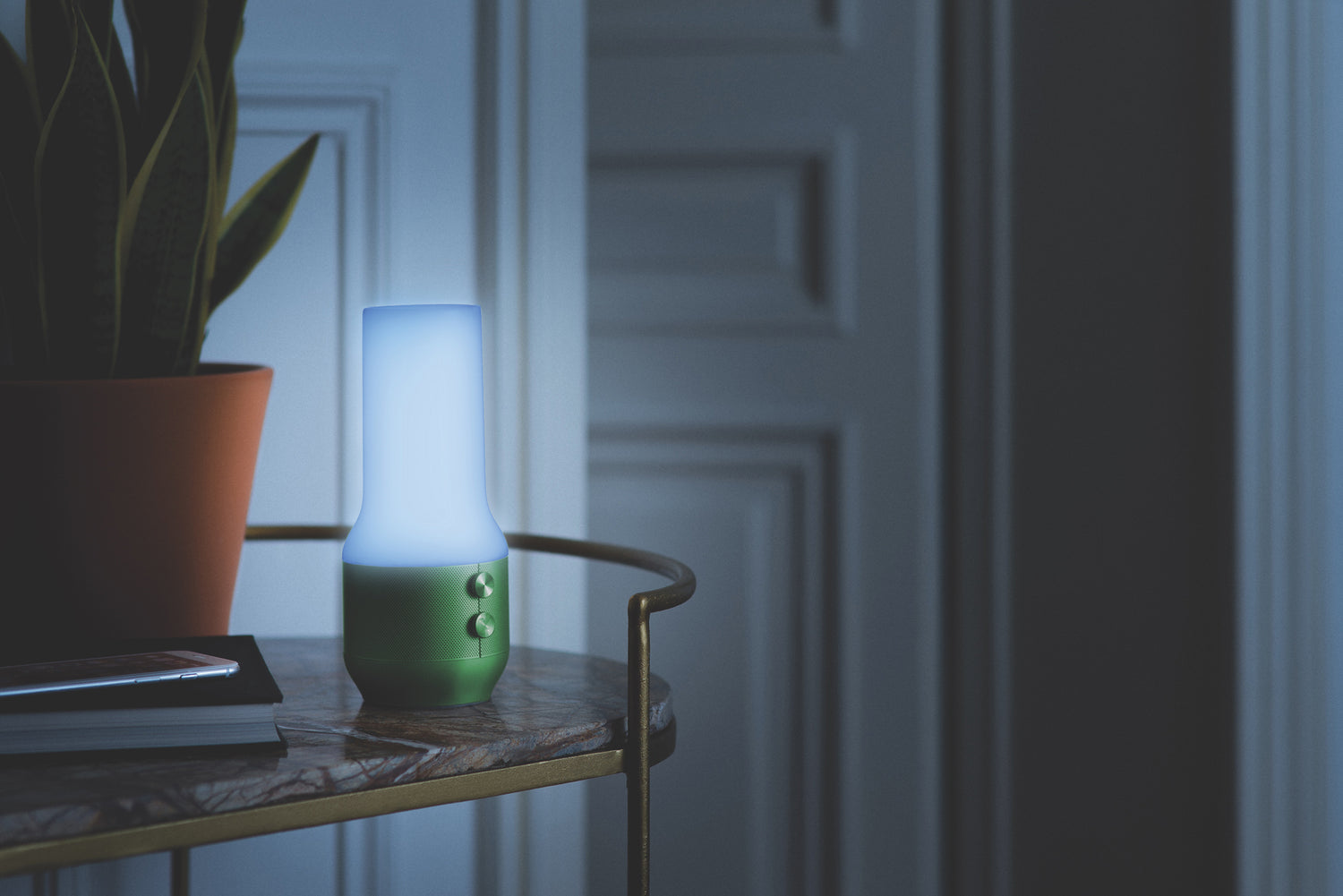 LED Tischleuchte inkl Lautsprecher &amp; Powerbank TERRACE + in vers. Farben der Marke Lexon