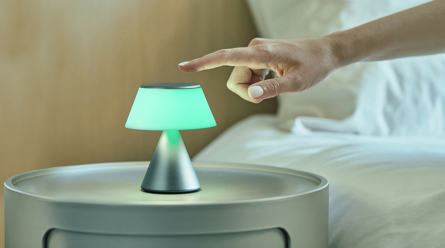 LED Tischleuchte LUMA M der marke Lexon
