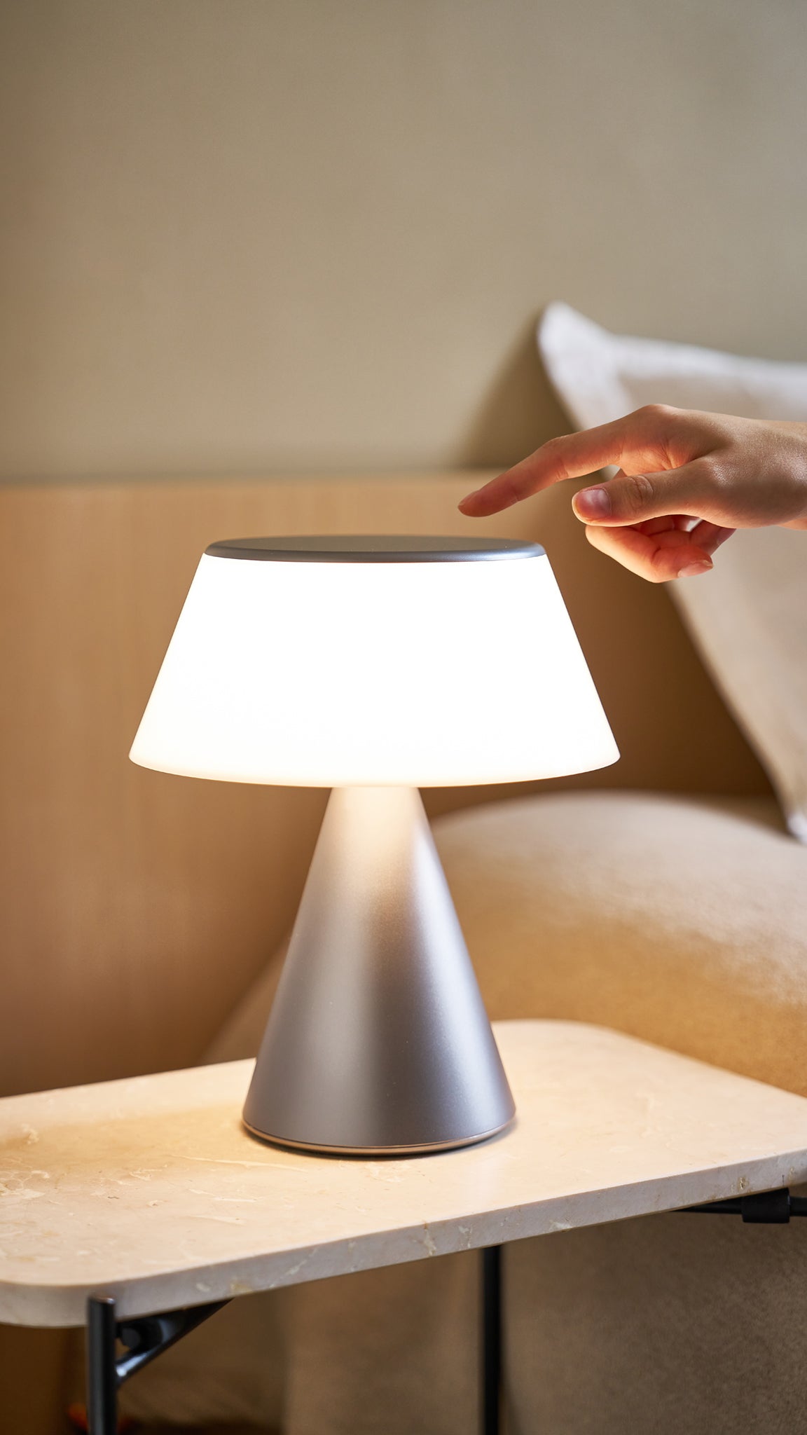 LED Tischleuchte LUMA XL der Marke Lexon