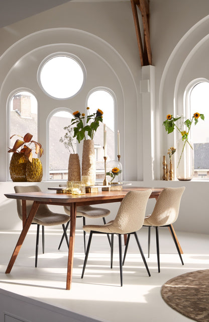 Design Esstisch aus Akazie mit schrägen Beinen
