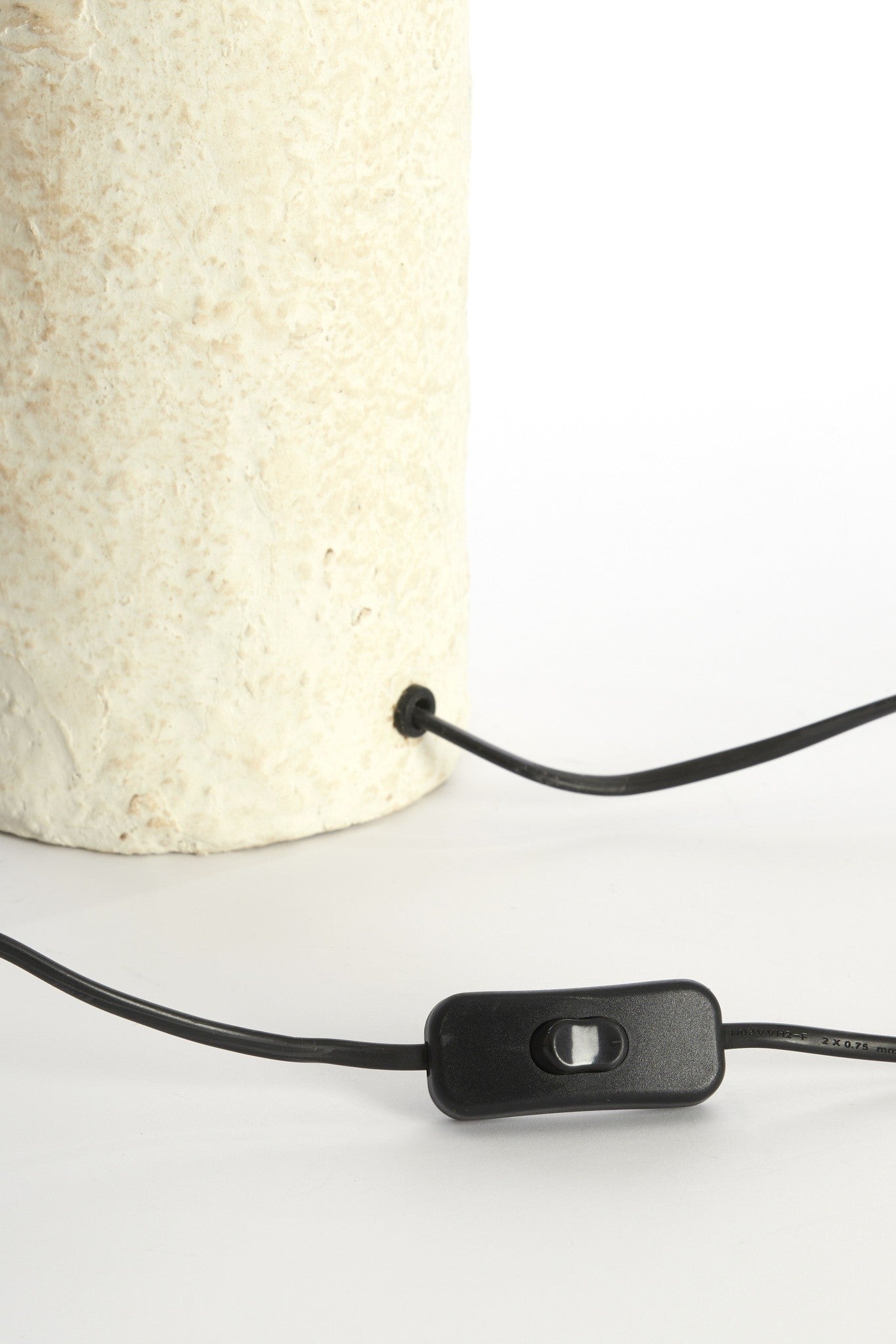 Papiermaché Tischlampe in heller Naturfarbe