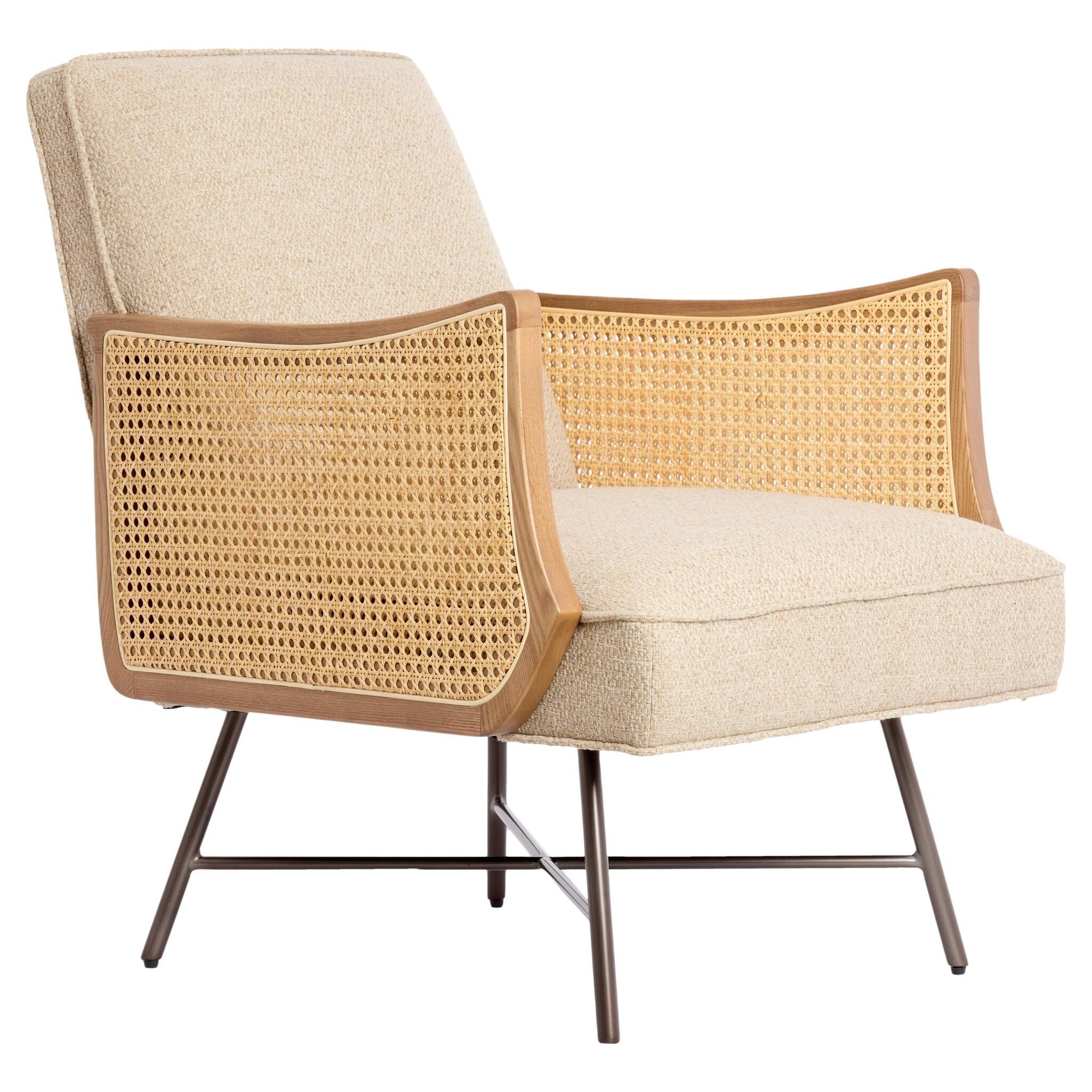 Loungesessel in Beige mit geflochtener Seitenstruktur