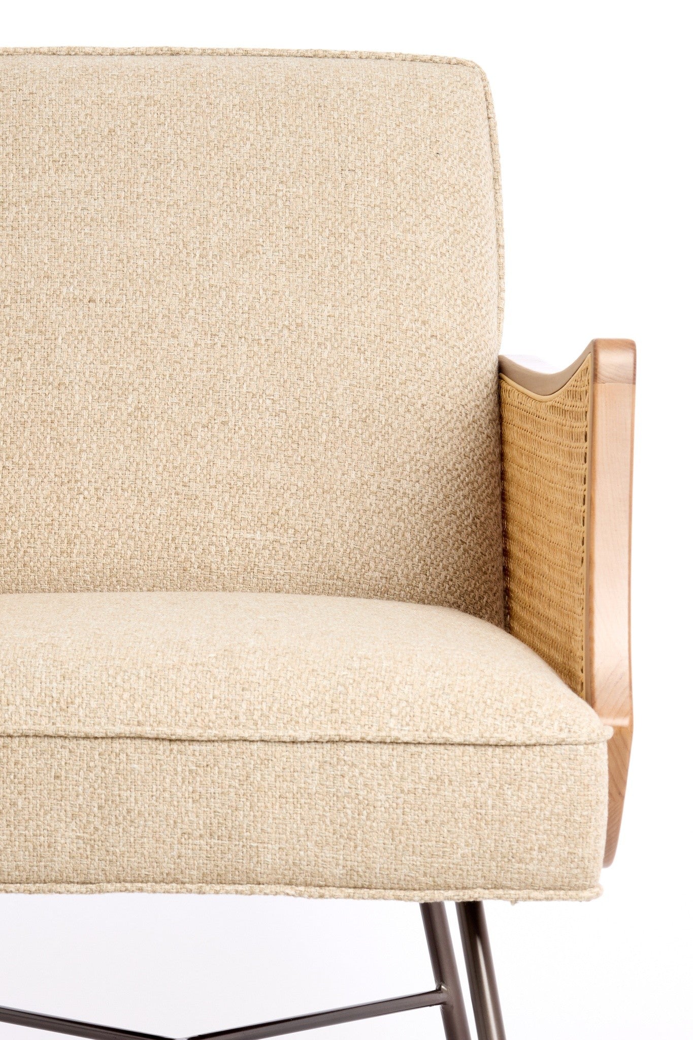 Design Sessel mit Rattan und heller Polsterung