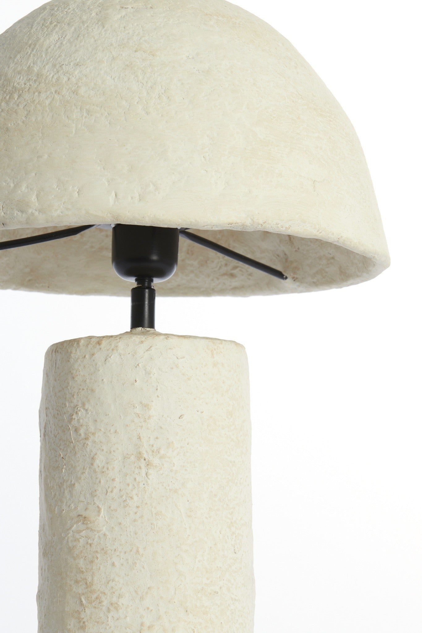 Dekorative Leuchte in Crème mit zylindrischem Fuß