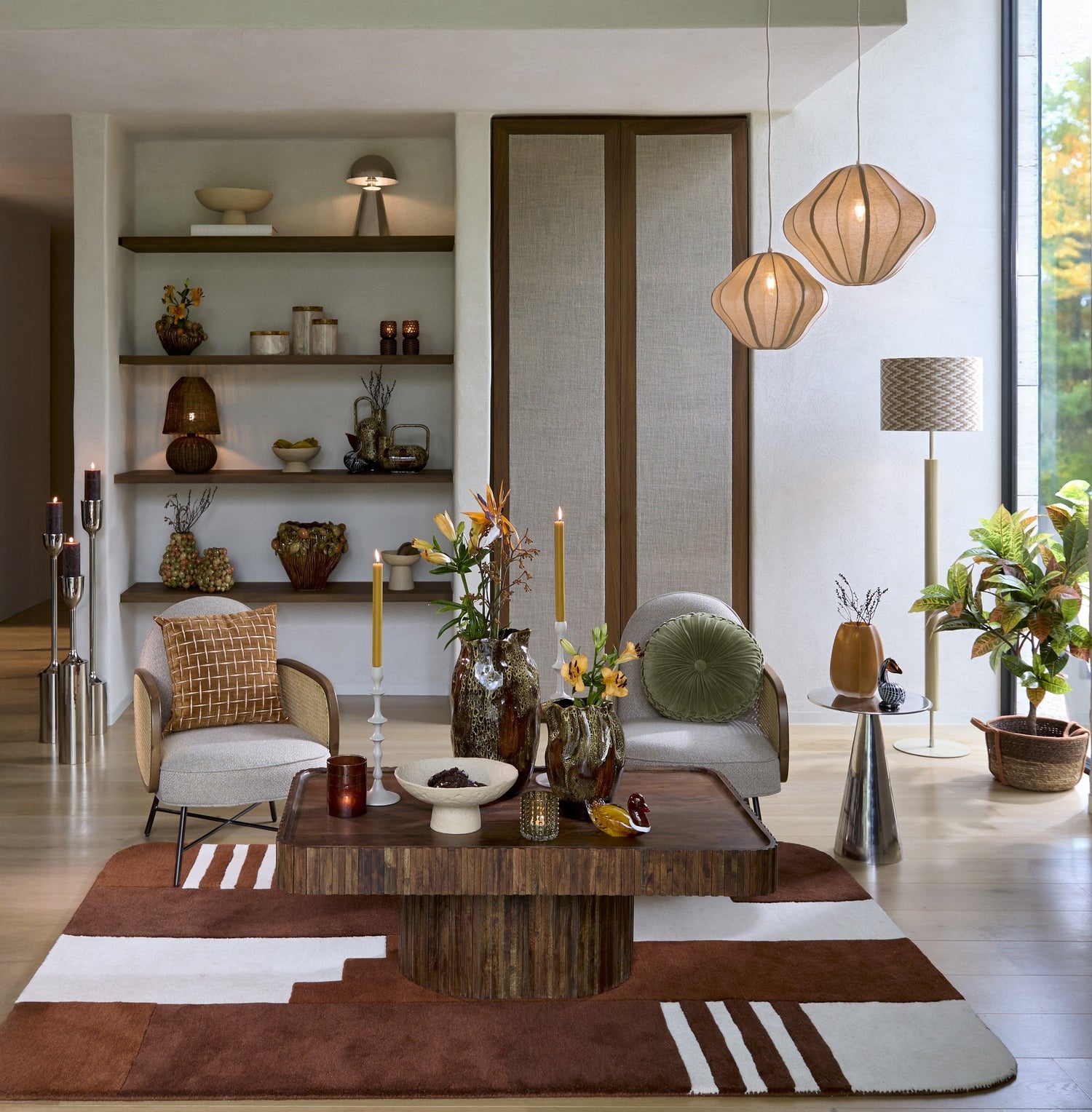 Moderner Sessel in Beige mit natürlicher Rattanoptik