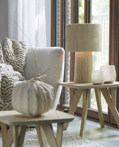 Moderne Tischlampe in Creme mit natürlicher Textilstruktur