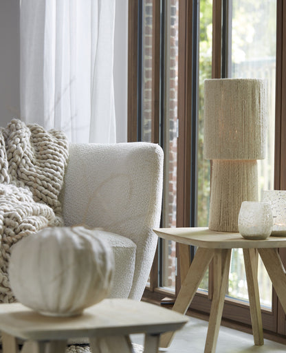 Moderne Tischlampe in Creme mit natürlicher Textilstruktur