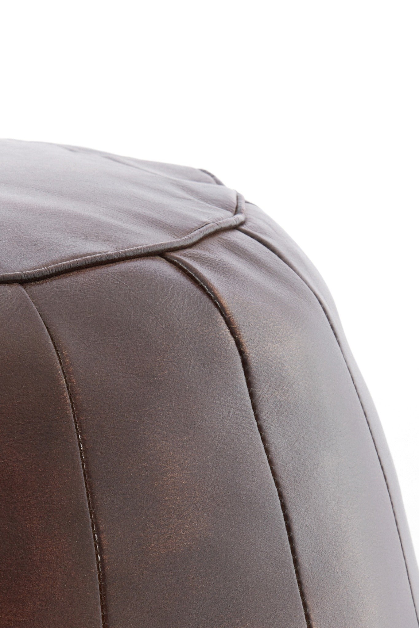 Rundes Sitzmöbel aus Leder mit strukturierter Oberfläche