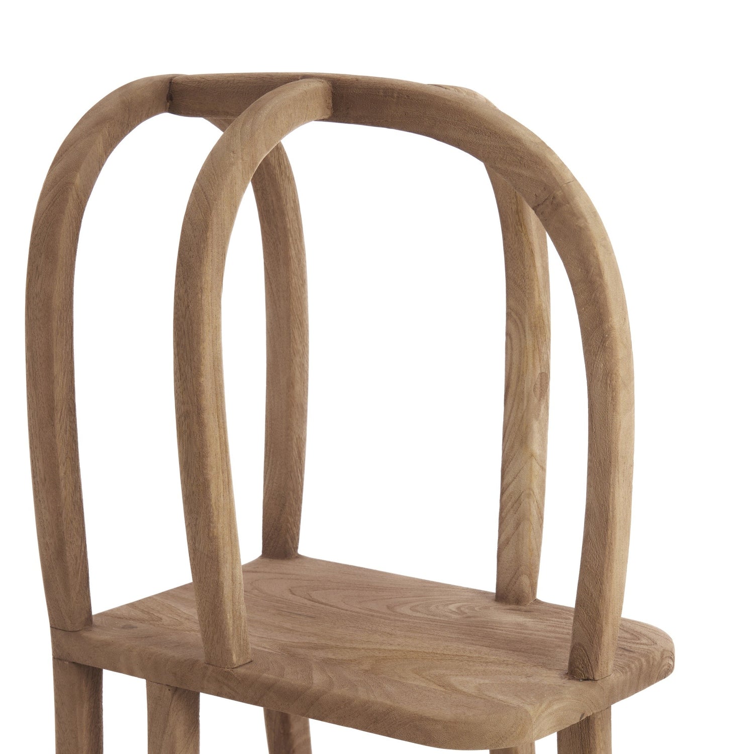 Offenes Holzregal für dekorative Wohnakzente