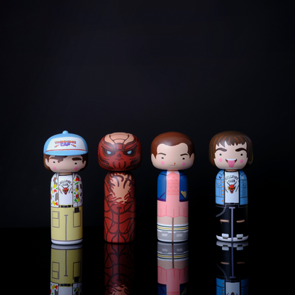 Handbemalte Dustin-Henderson-Holzfigur von Lucie Kaas