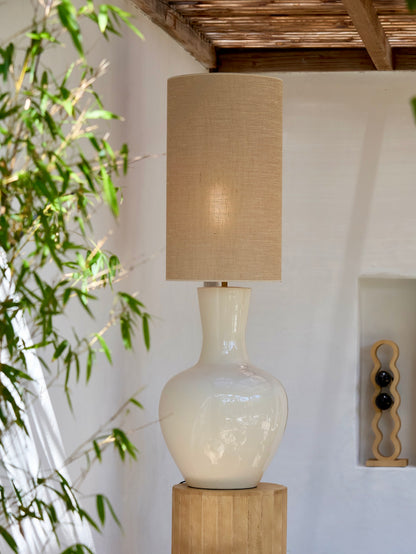 Tischleuchte NANA creme mit Stoffschirm sandfarben rund H125 cm