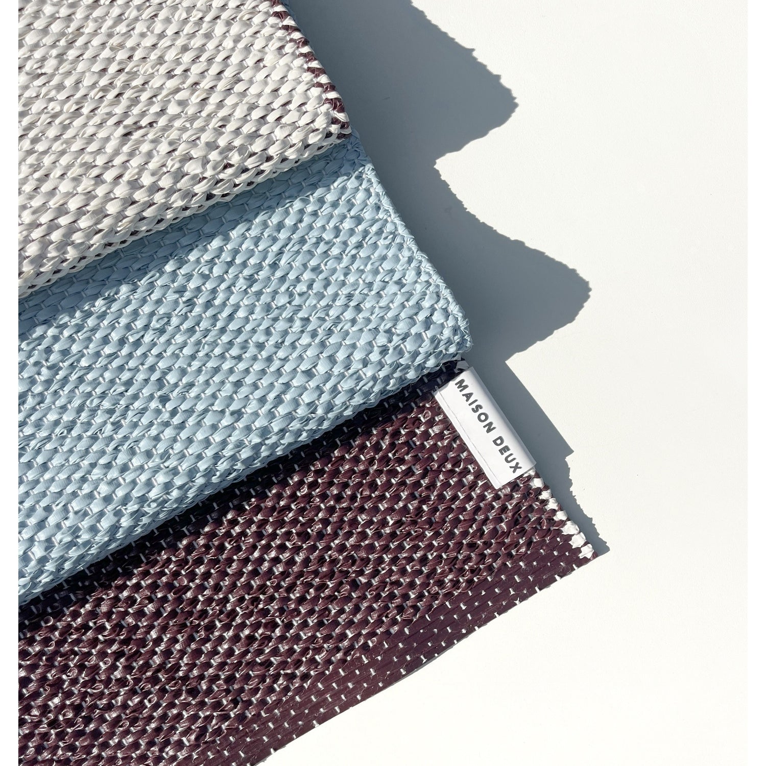 Moderner Design-Teppich für Innen- und Außenbereiche von Maison Deux