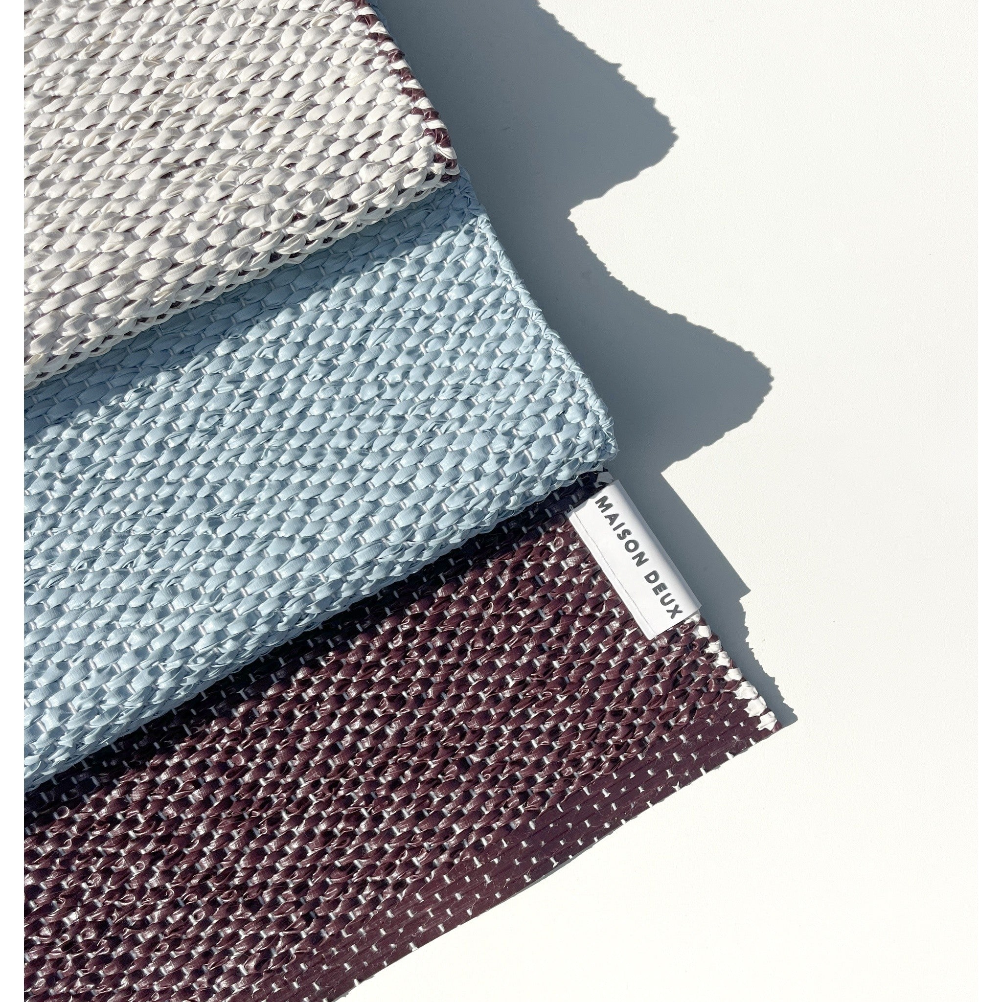 Moderner Design-Teppich für Innen- und Außenbereiche von Maison Deux