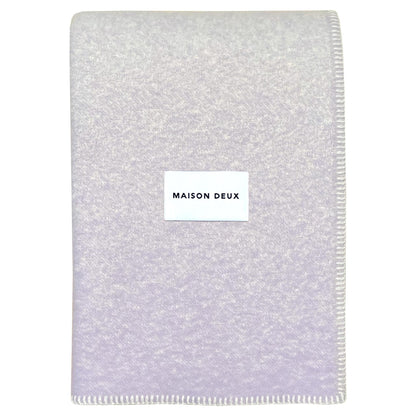 Moderne Gradient-Decke von Maison Deux aus reiner Wolle