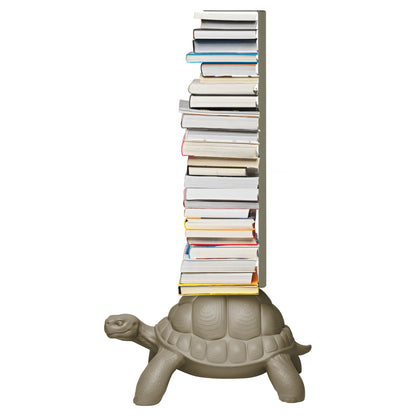 Design Bookcase Turtle Carry mit Bücherstapel und Metallhalterung