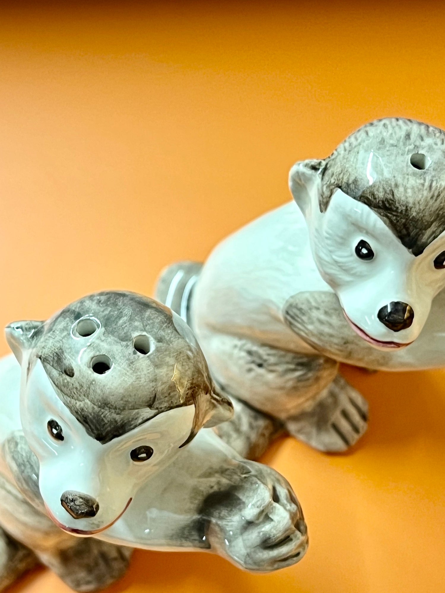 Salt and pepper shakers MONKEYS white