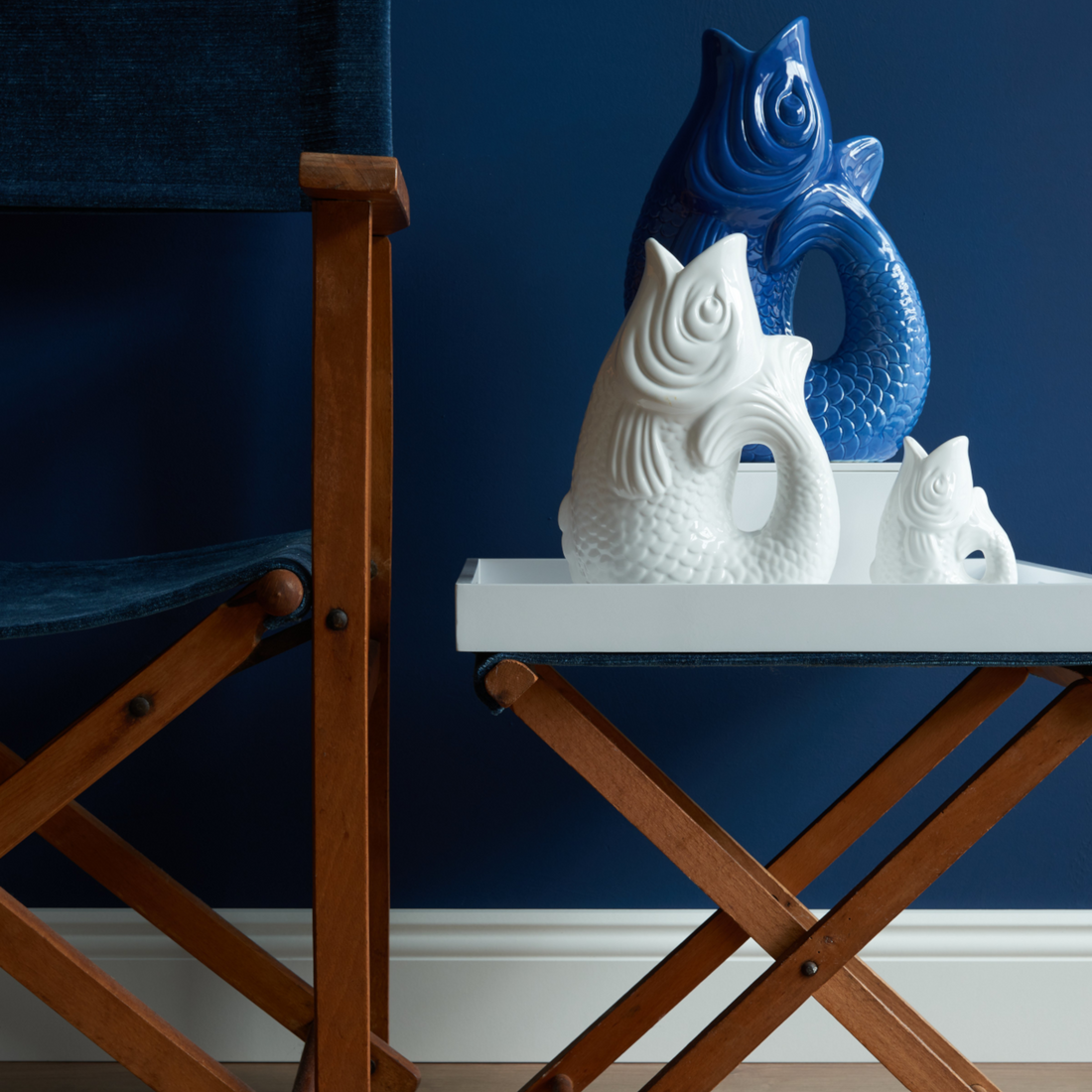 Elegante Steingut Vase mit Fisch-Design.