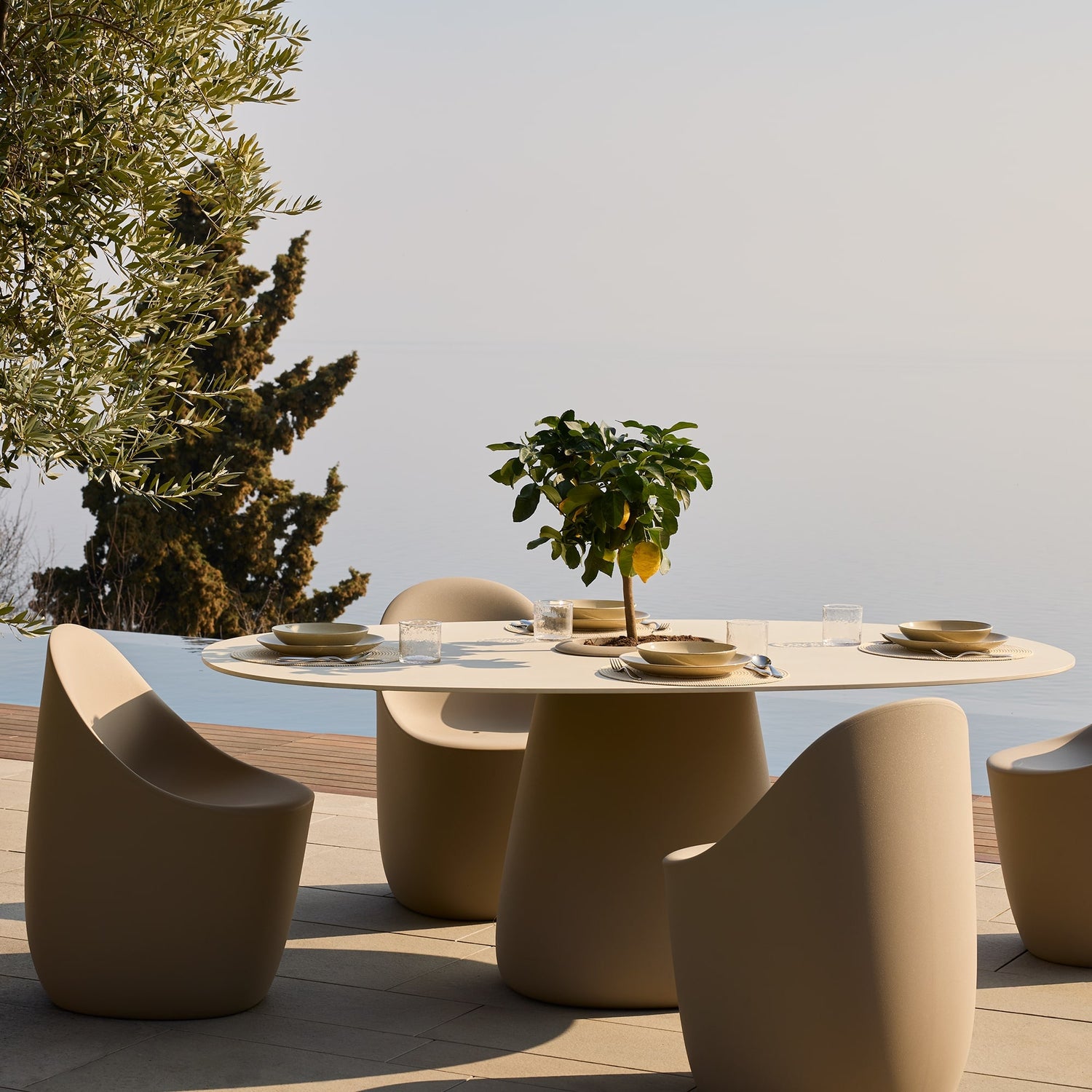 Outdoor Tisch Cobble