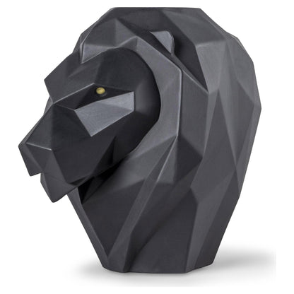 Origami-inspirierter Löwenkopf in Schwarz mit Diffusorstäbchen