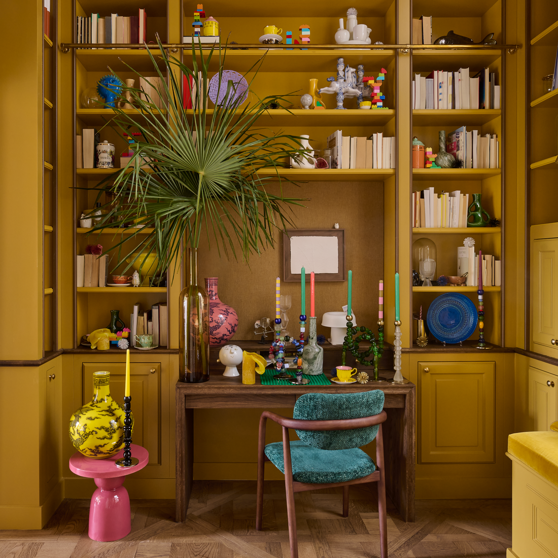 Handbemalte Polspotten Porzellanvase mit Drachenmotiv