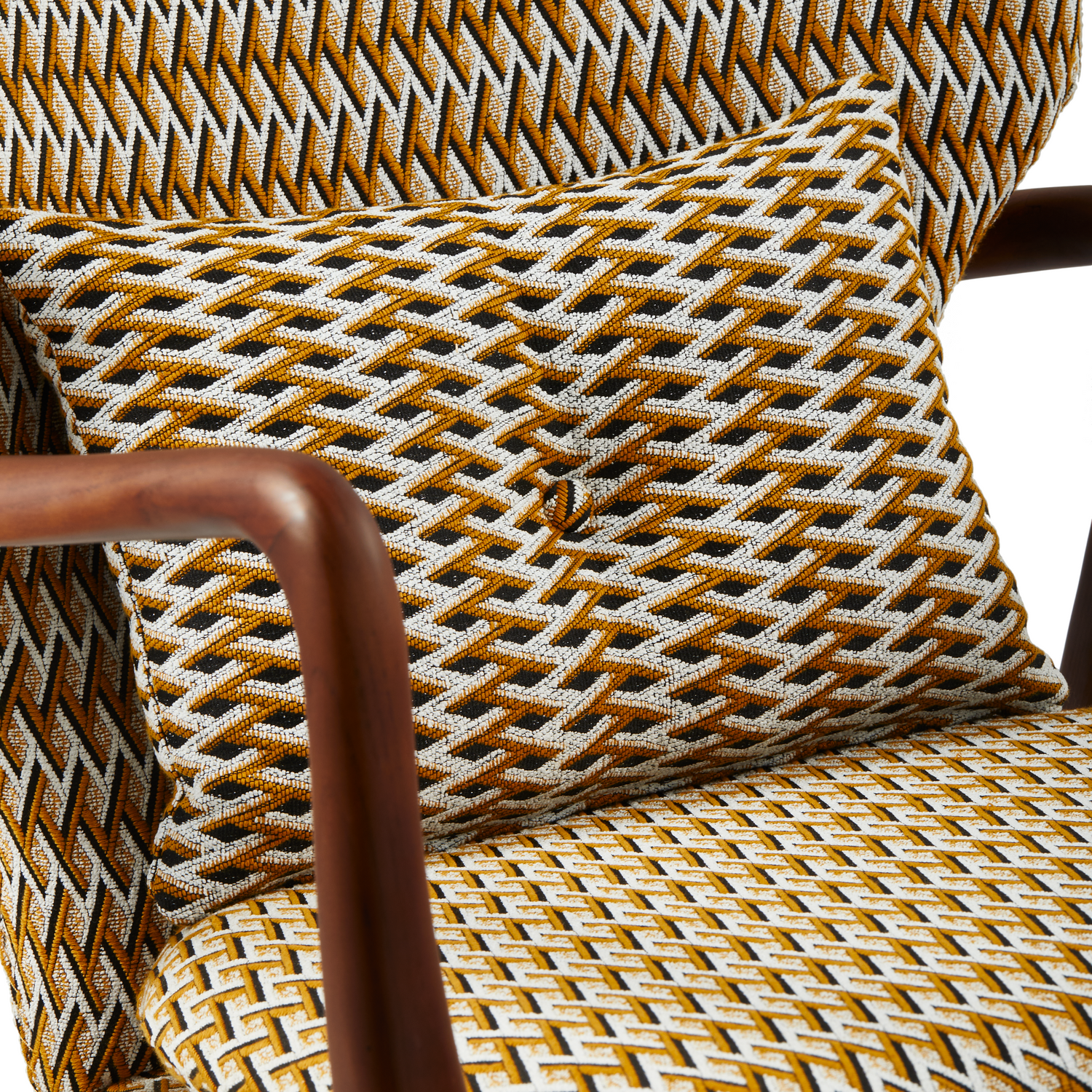 Gemusterter Geo Peggy Sessel mit FSC-zertifiziertem Holzrahmen