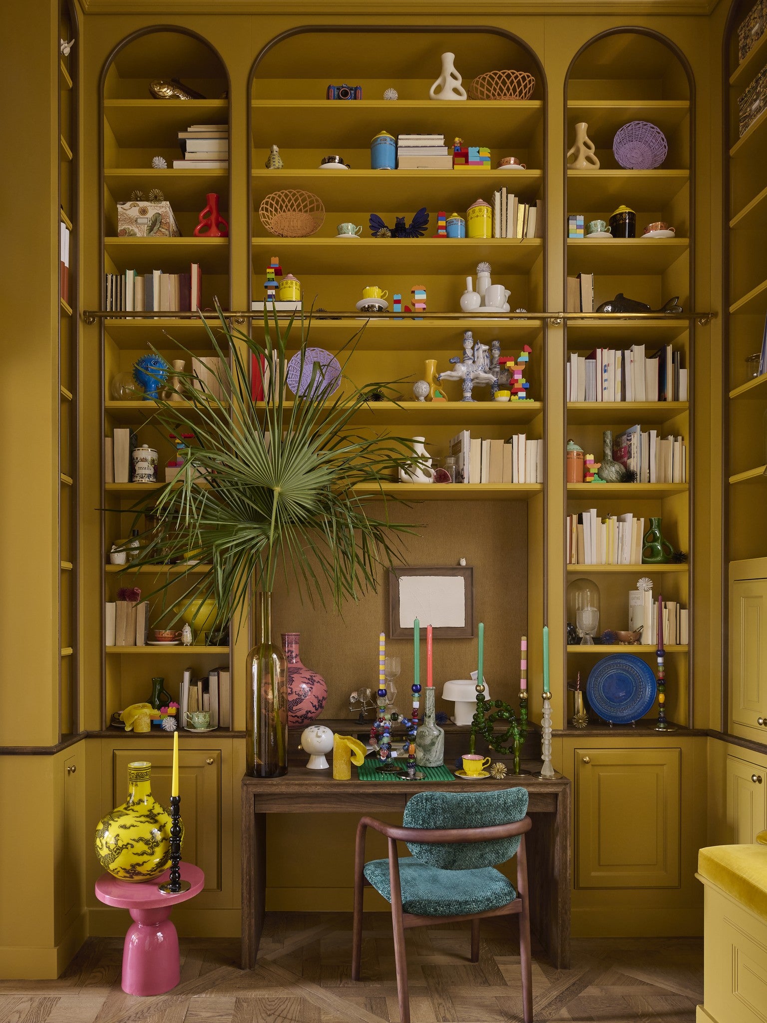 Reaktiv glasierter rosa Design-Beistelltisch Pawn