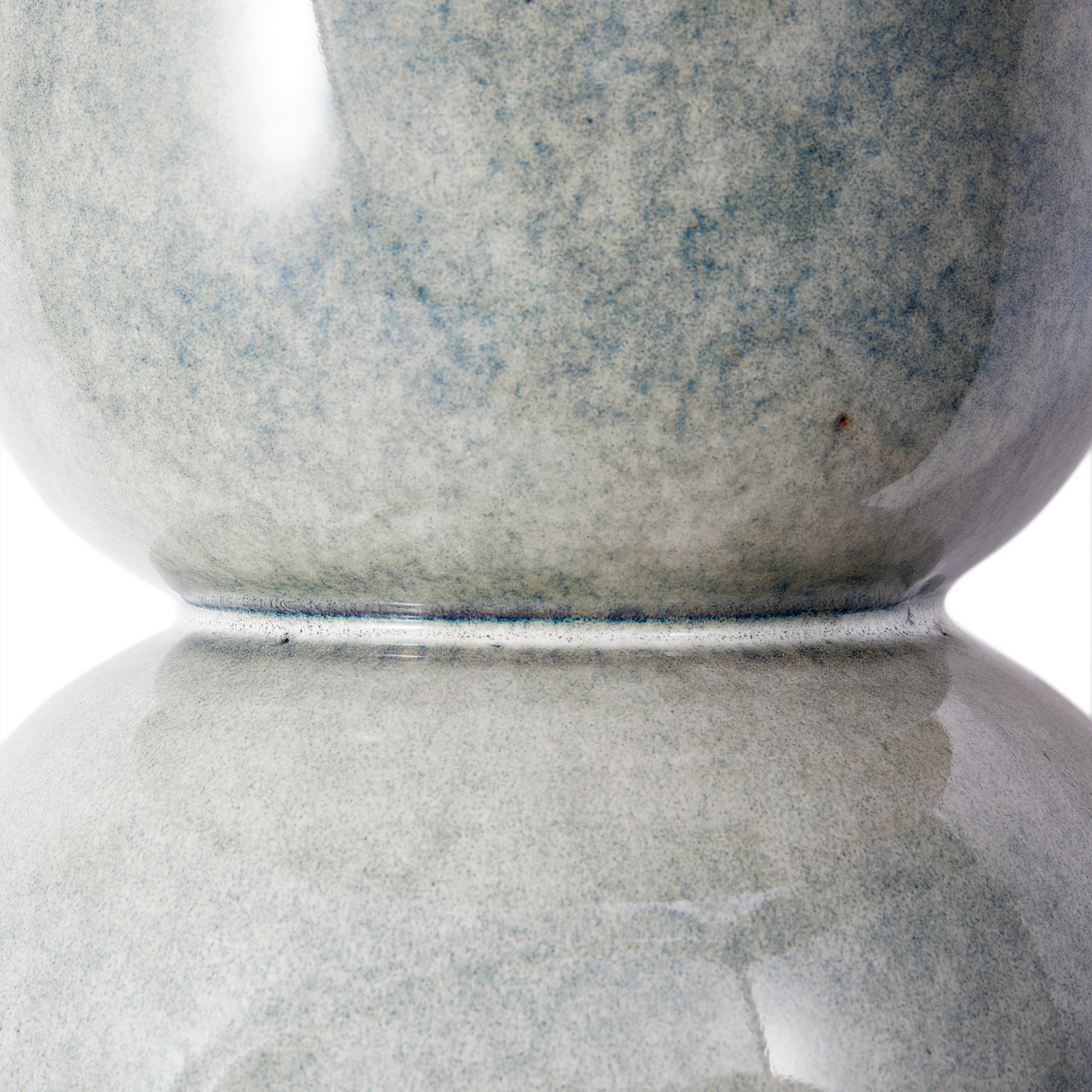 Pawn Side Table in natürlicher Grau-Grün-Glasur als Designobjekt