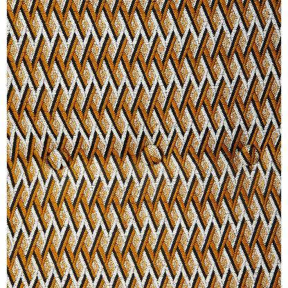 Komfortabler Peggy Chair mit markantem Mid-Century-Look